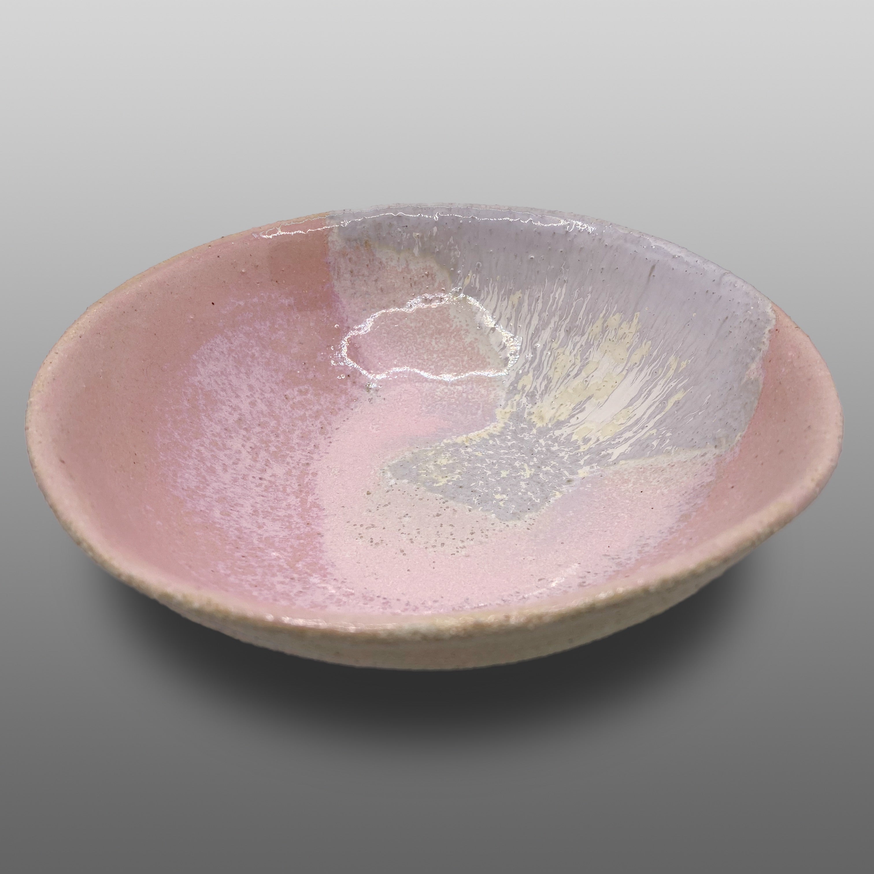 Coupe grès écru émaillée rose blanc nacré