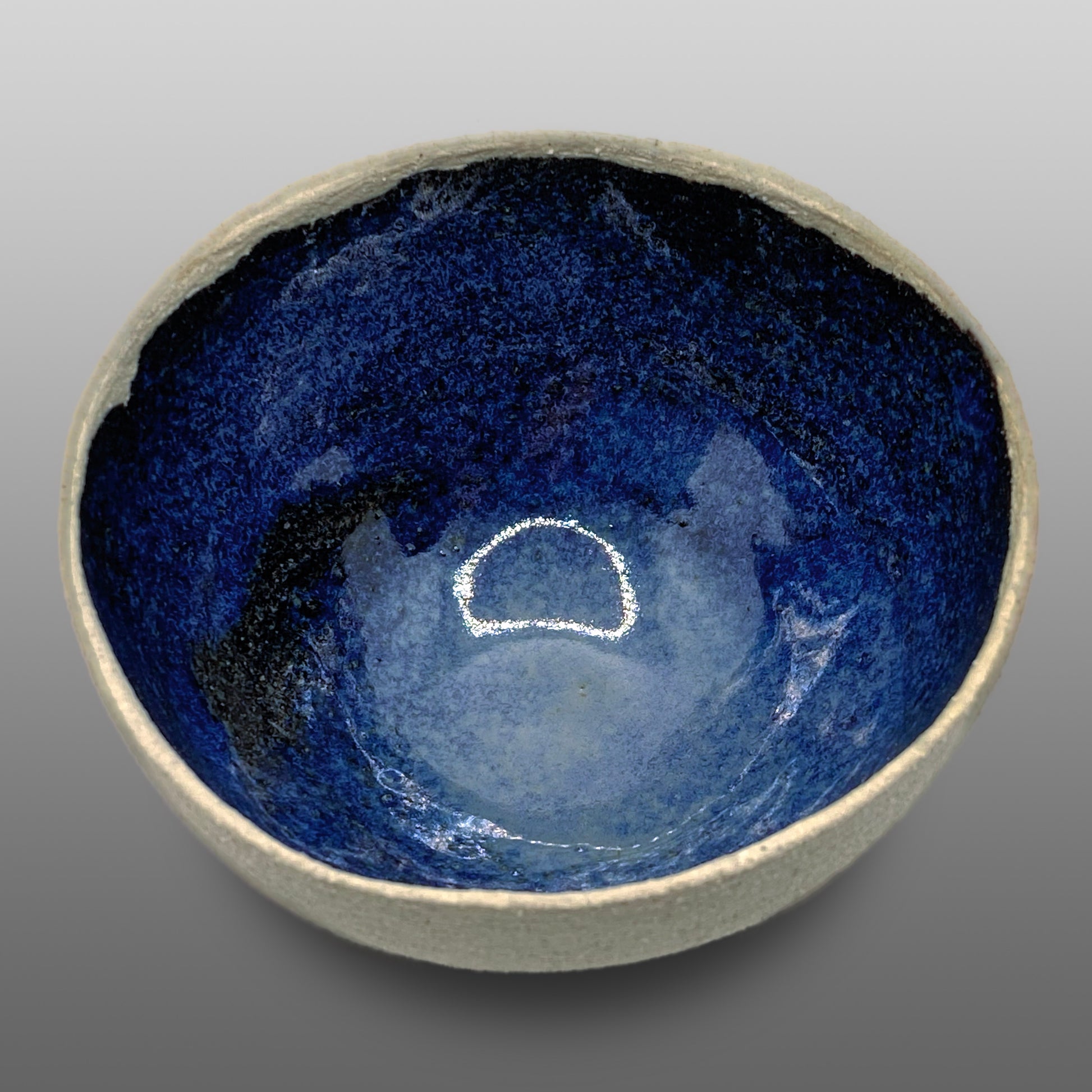 Coupelle grès écru émaillée bleu nuit
