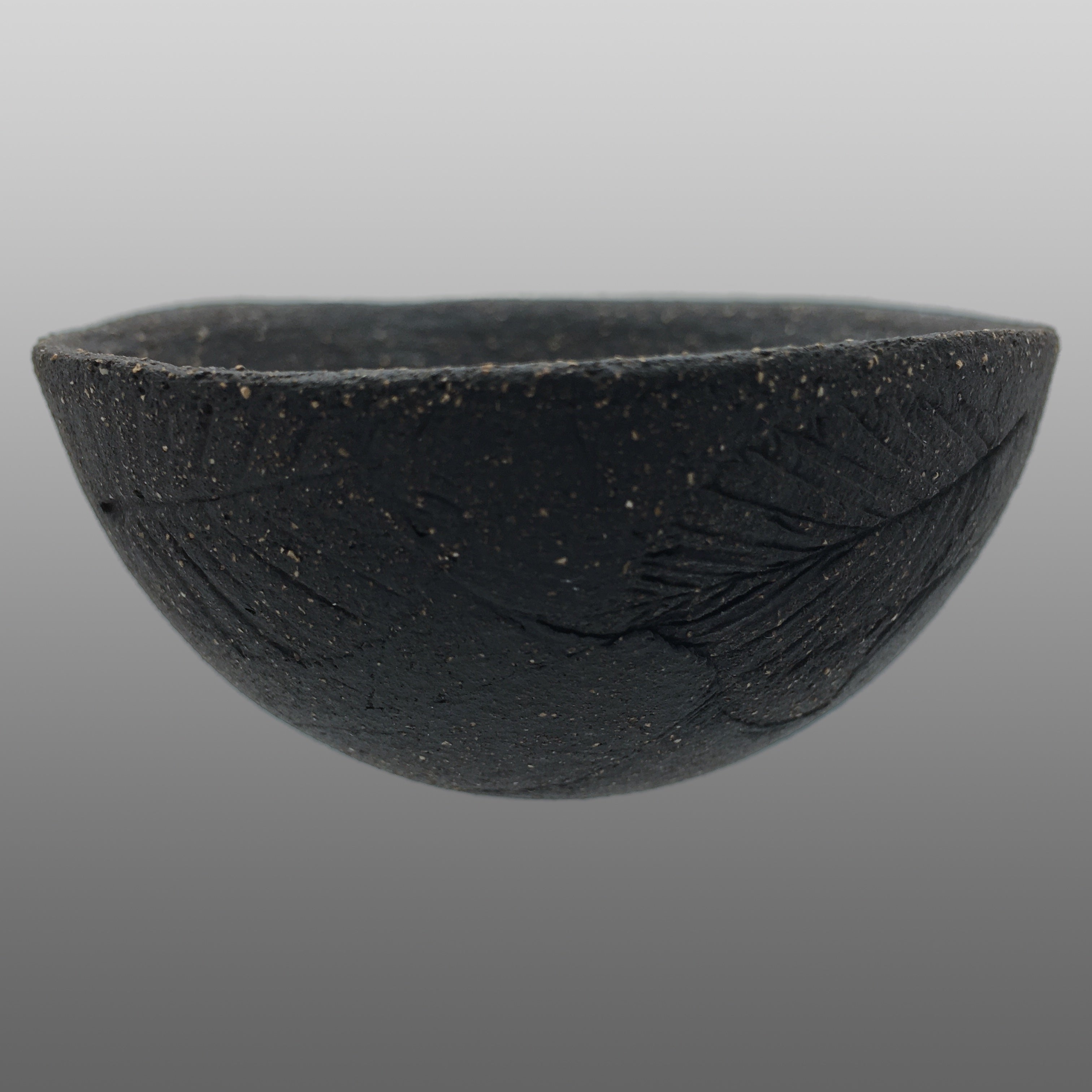 Petite coupelle noire émaillée transparent et bleu