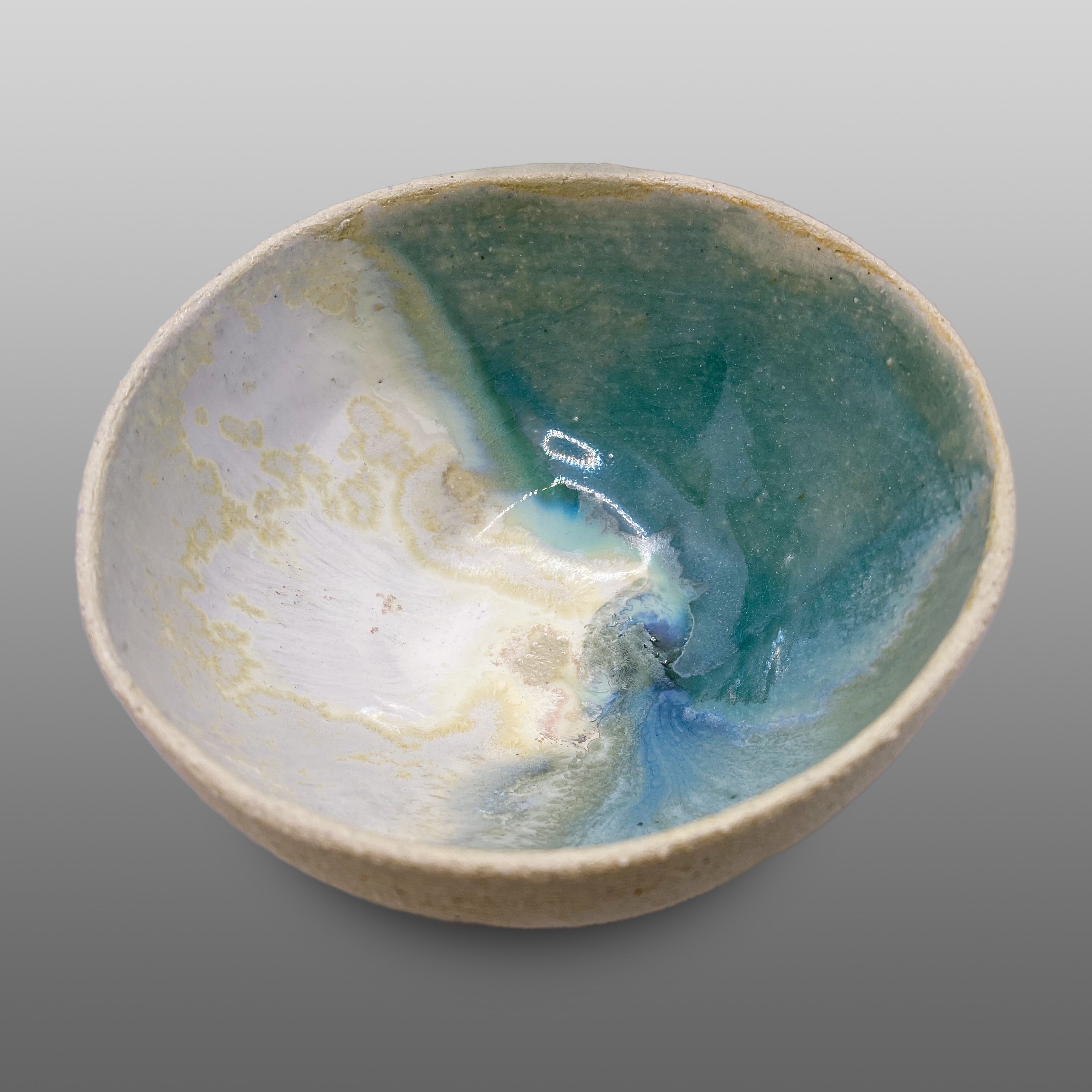 Grande coupelle grès écru émaillée nacré turquoise