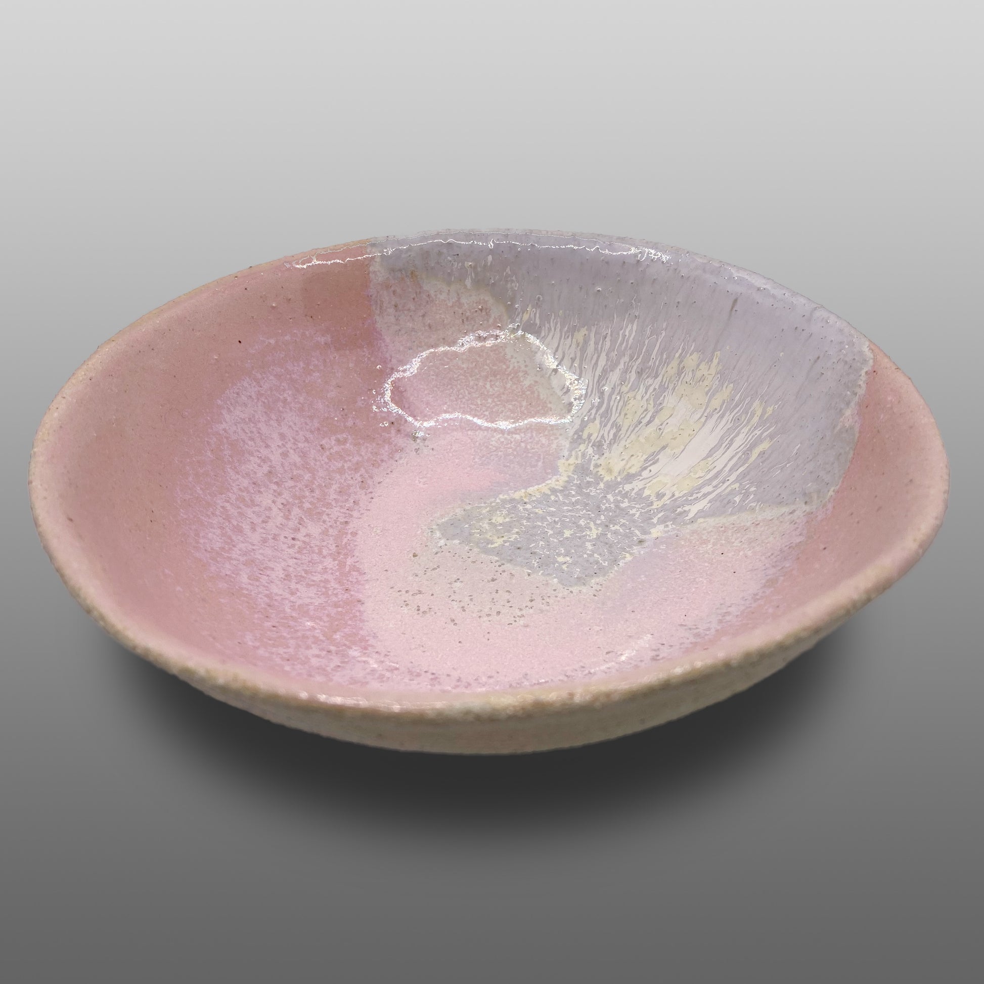 Coupe grès écru émaillée rose blanc nacré