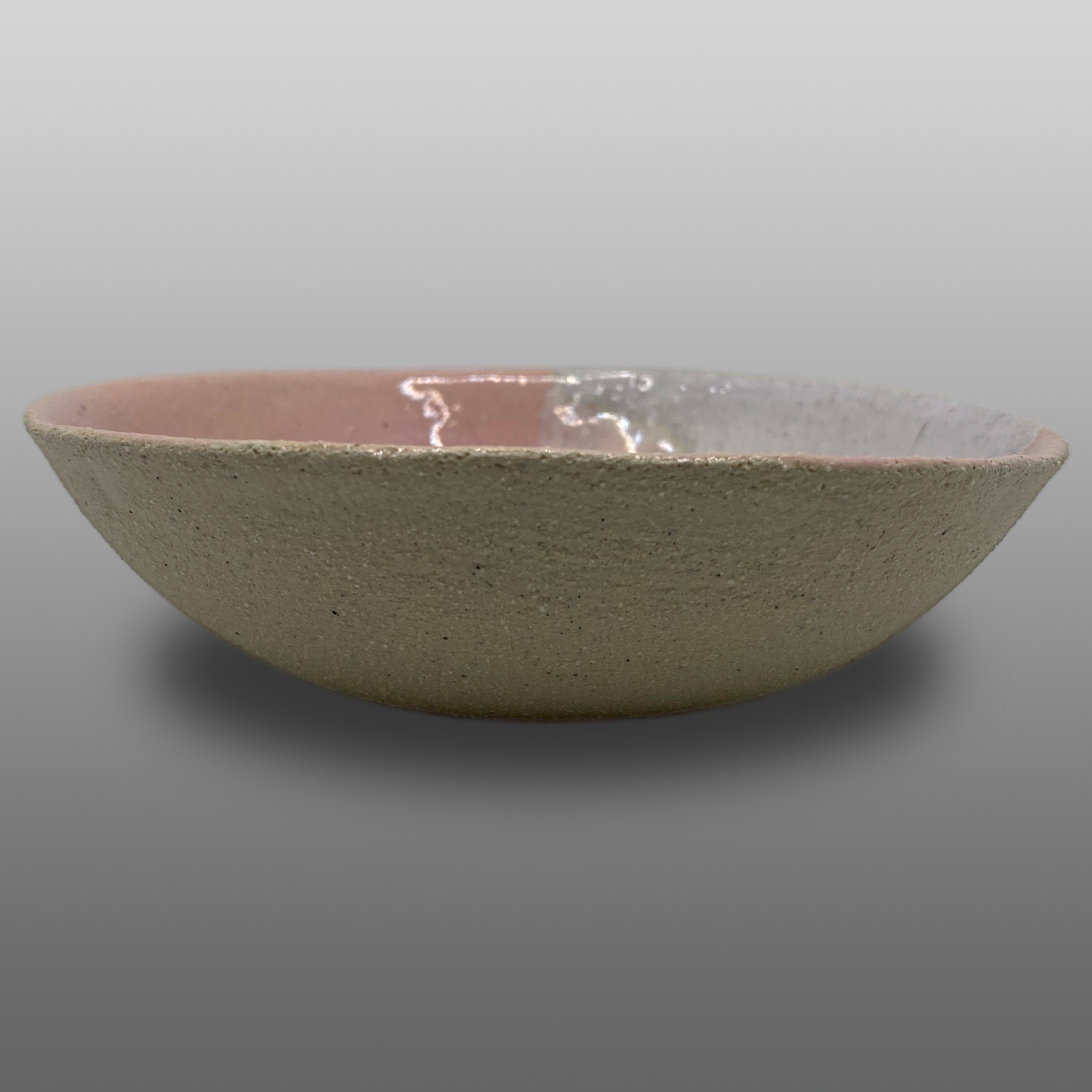 Coupe grès écru émaillée rose blanc nacré