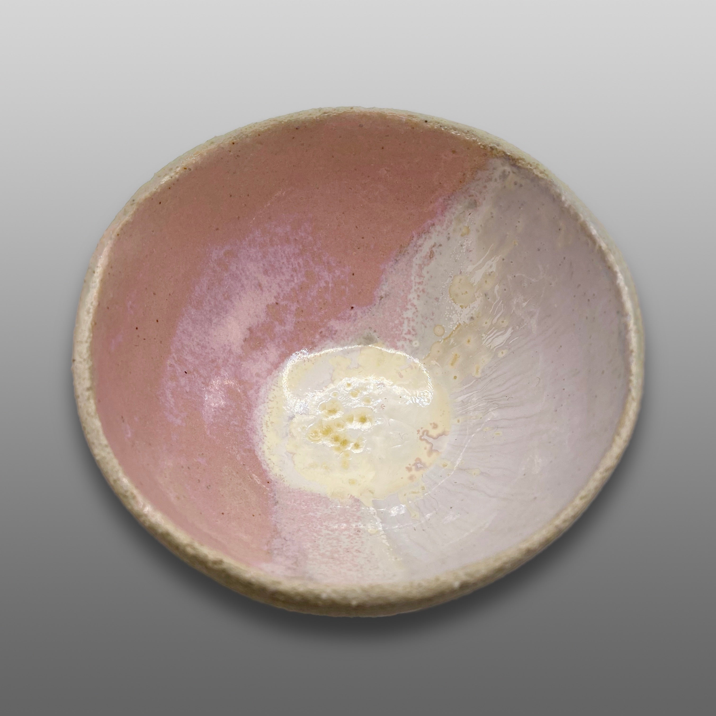 Coupelle grès écru emaillée rose blanc perlé