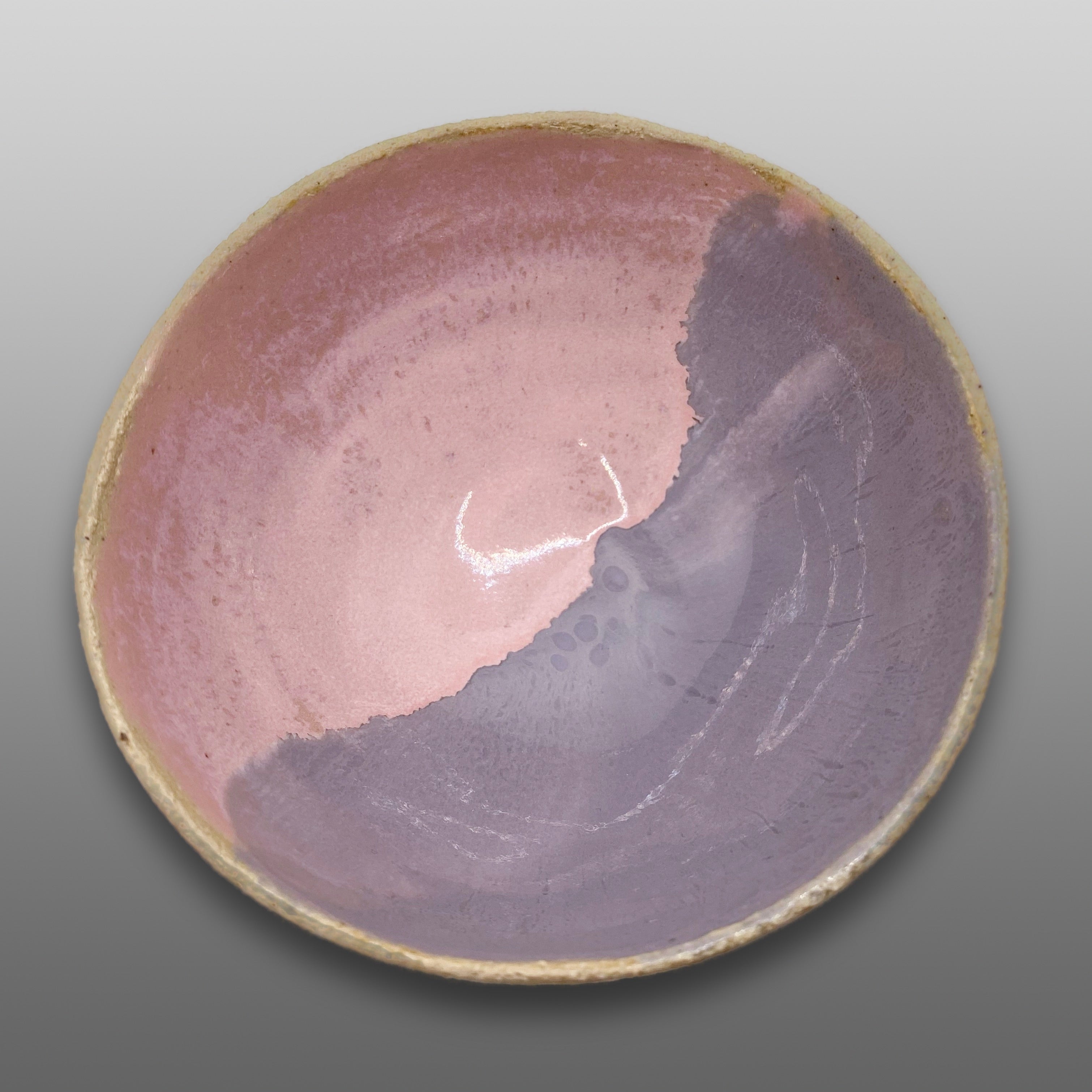 Coupelle grès écru émaillée rose nacré gris perle