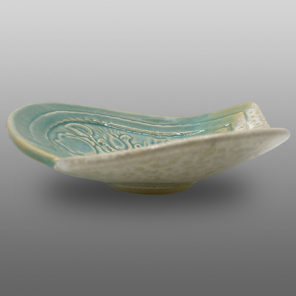 Coupelle cœur motif relief fleurs oiseaux émaillée turquoise blanc cristallisé