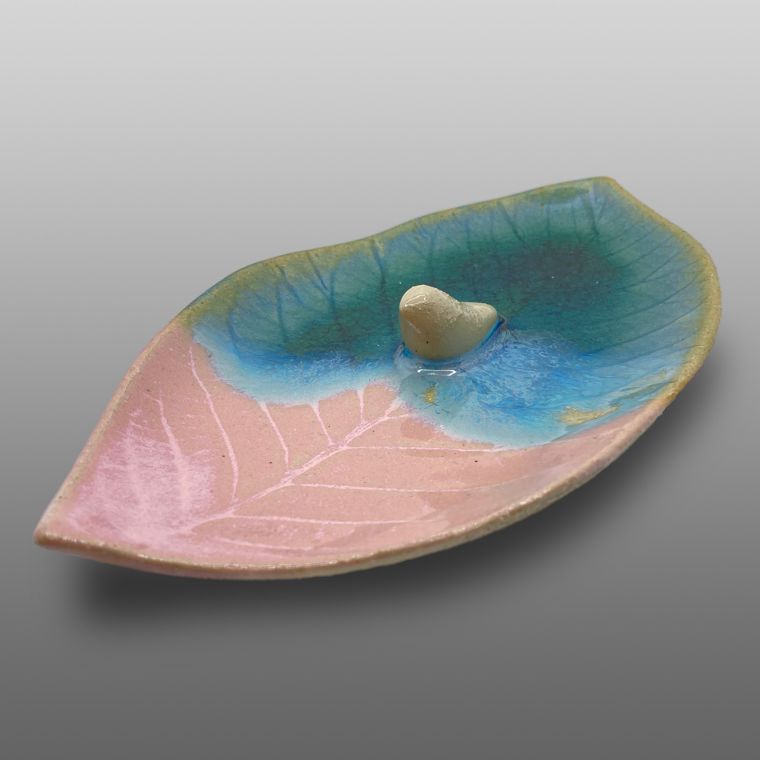 Coupelle feuille émaillée rose nacré et vert lagon petit oiseau