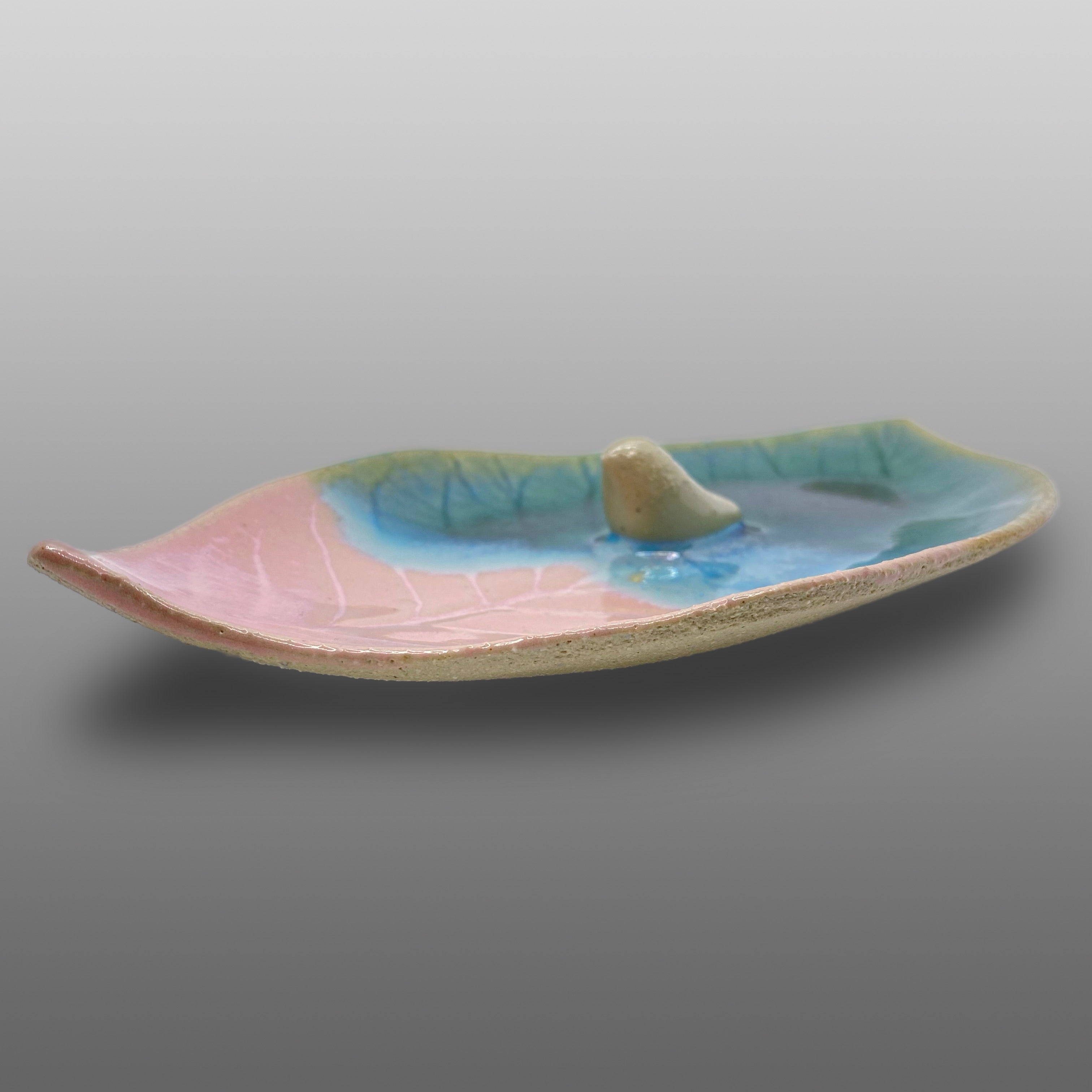 Coupelle feuille émaillée rose nacré et vert lagon petit oiseau