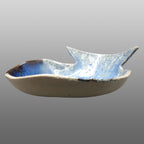 Coupelle moyenne "poisson" grès écru émaillée bleu écru