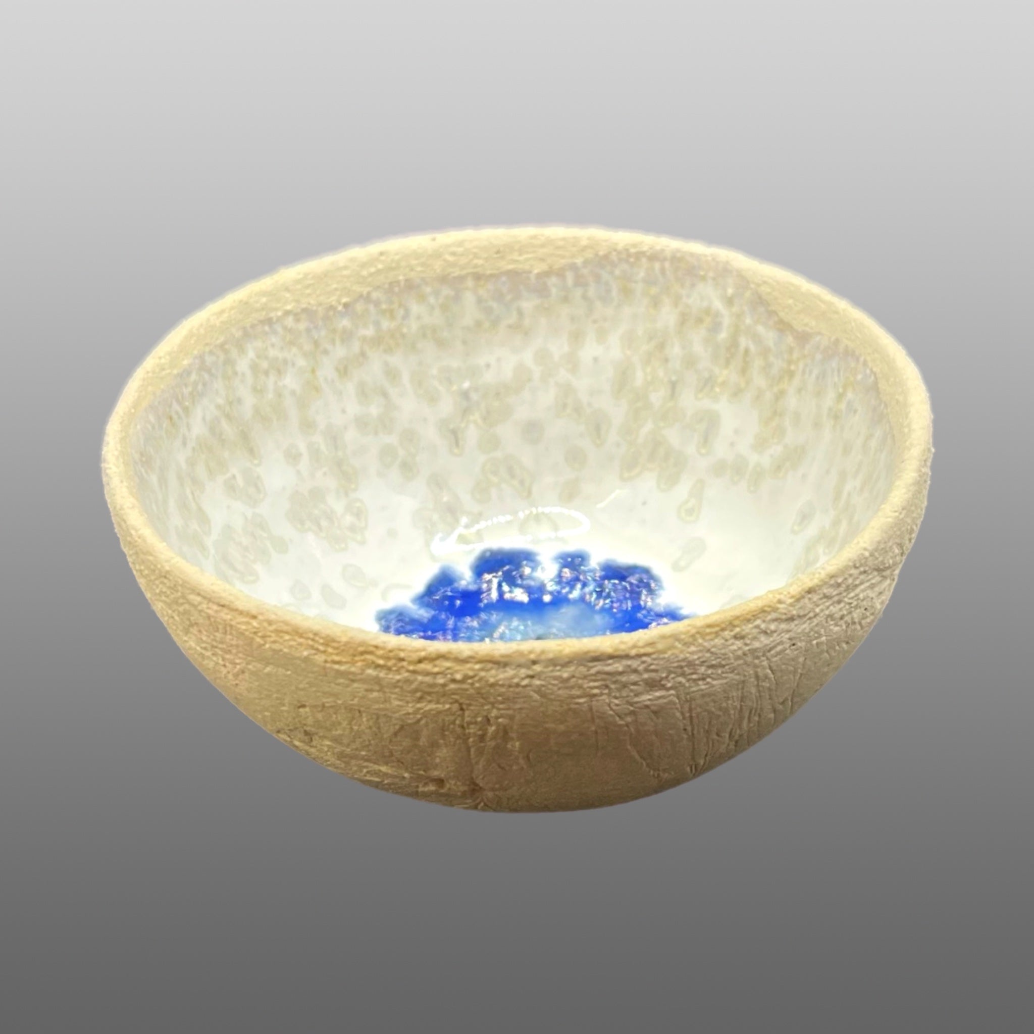 Coupelle écrue émaillée blanc fondu bleu