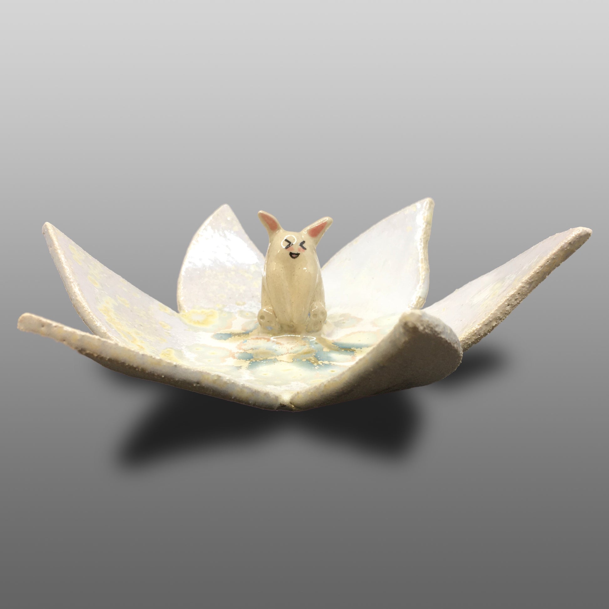 Coupelle fleur personnage fantastique émaillée