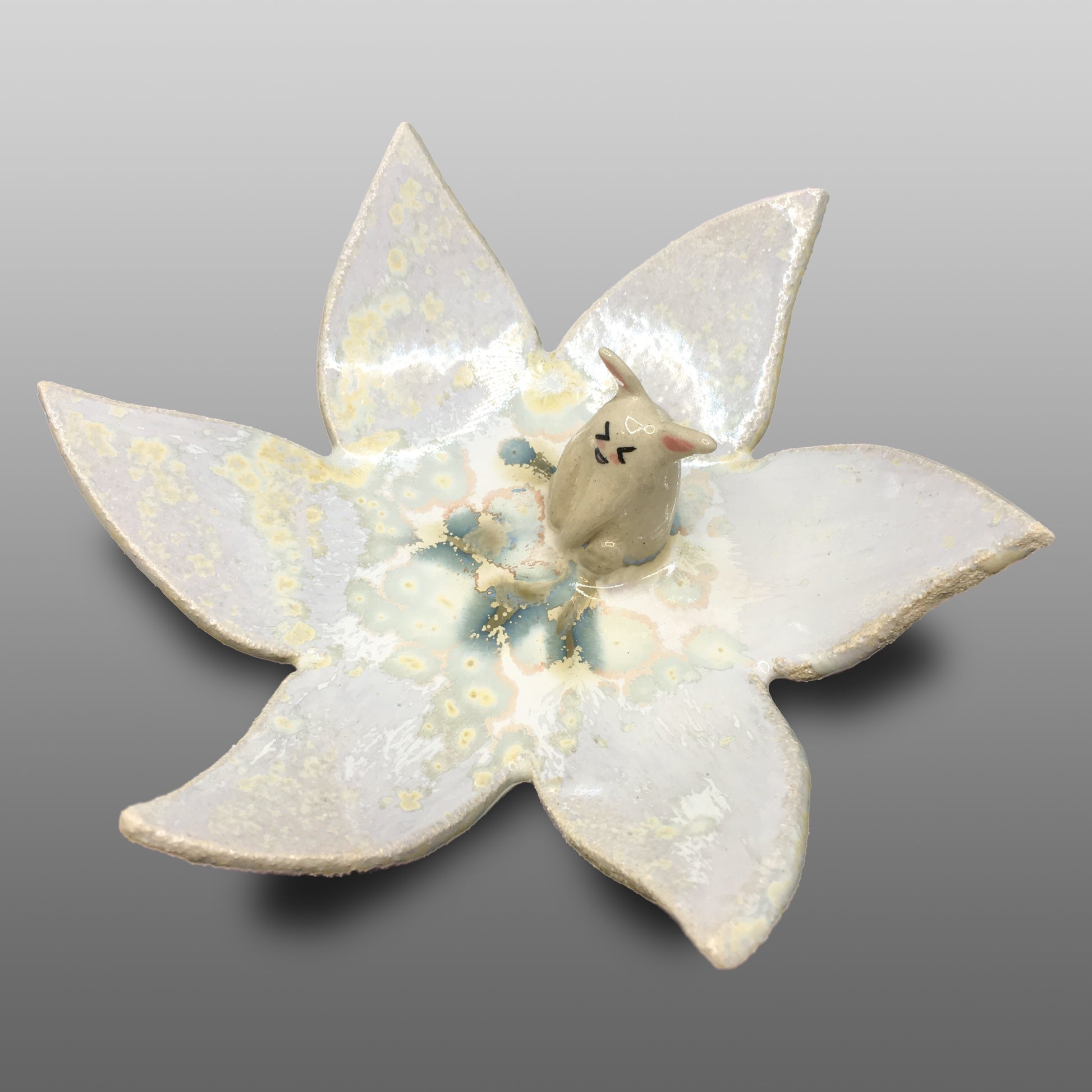Coupelle fleur personnage fantastique émaillée