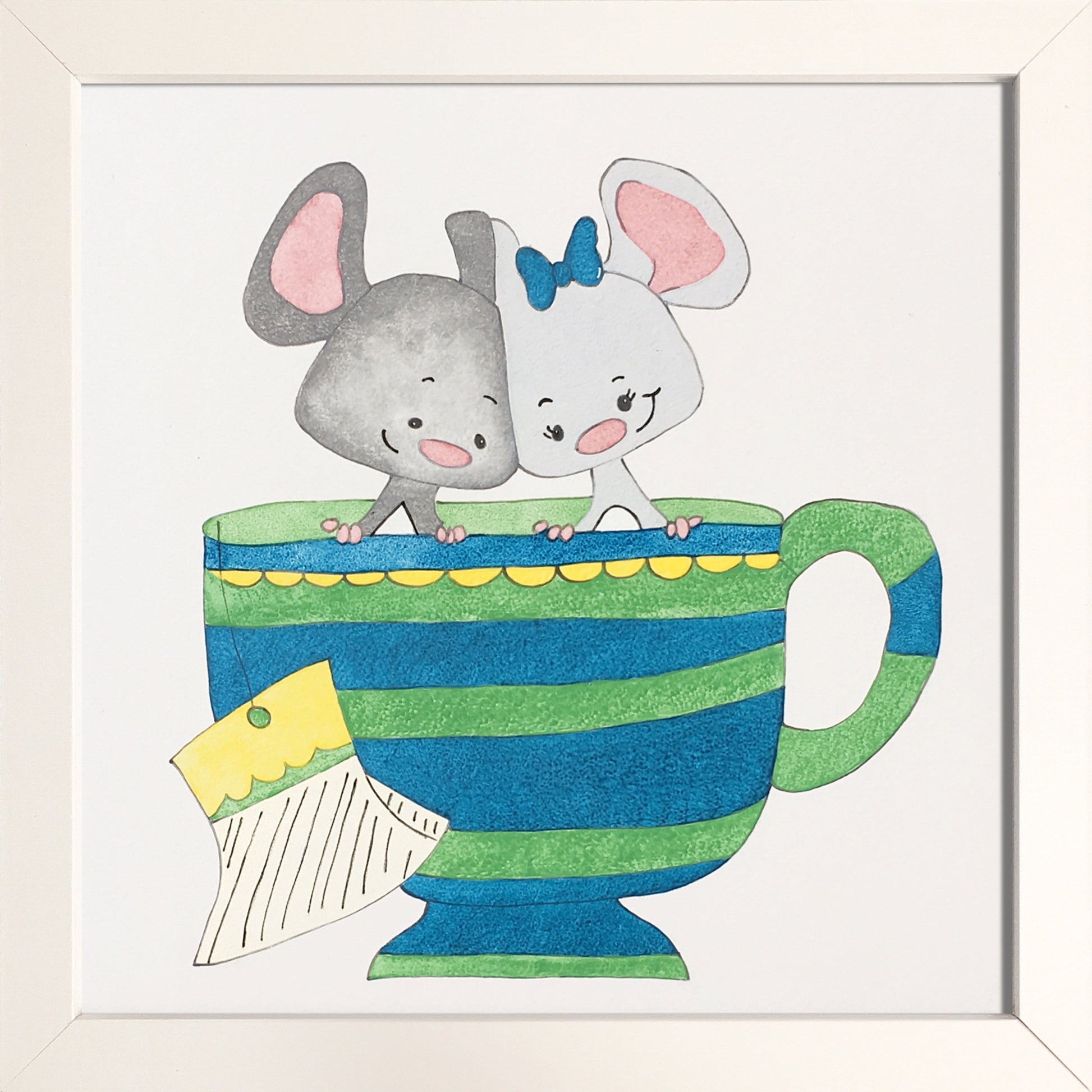 Deux souris dans une tasse