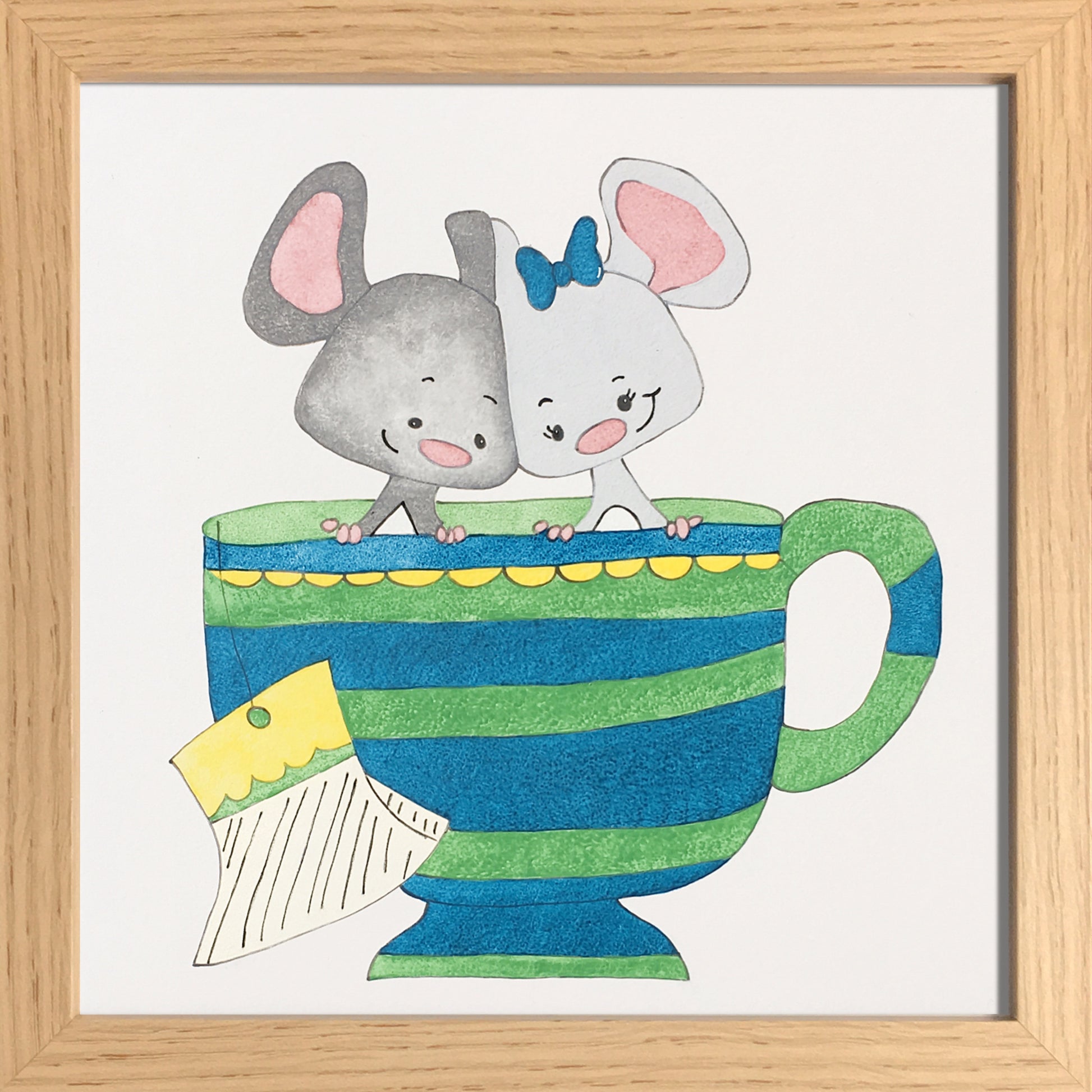 Deux souris dans une tasse