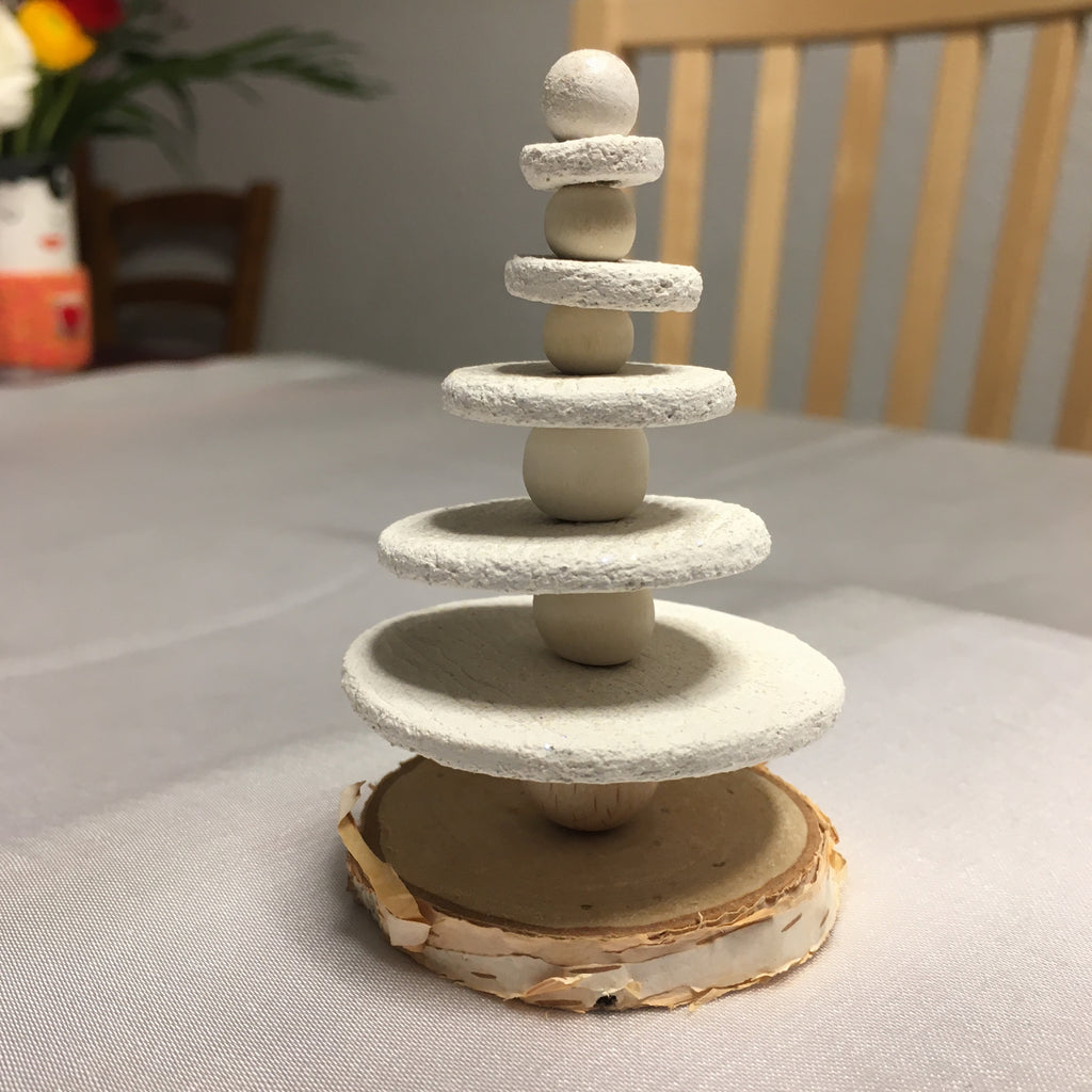 Petit sapin blanc ronds