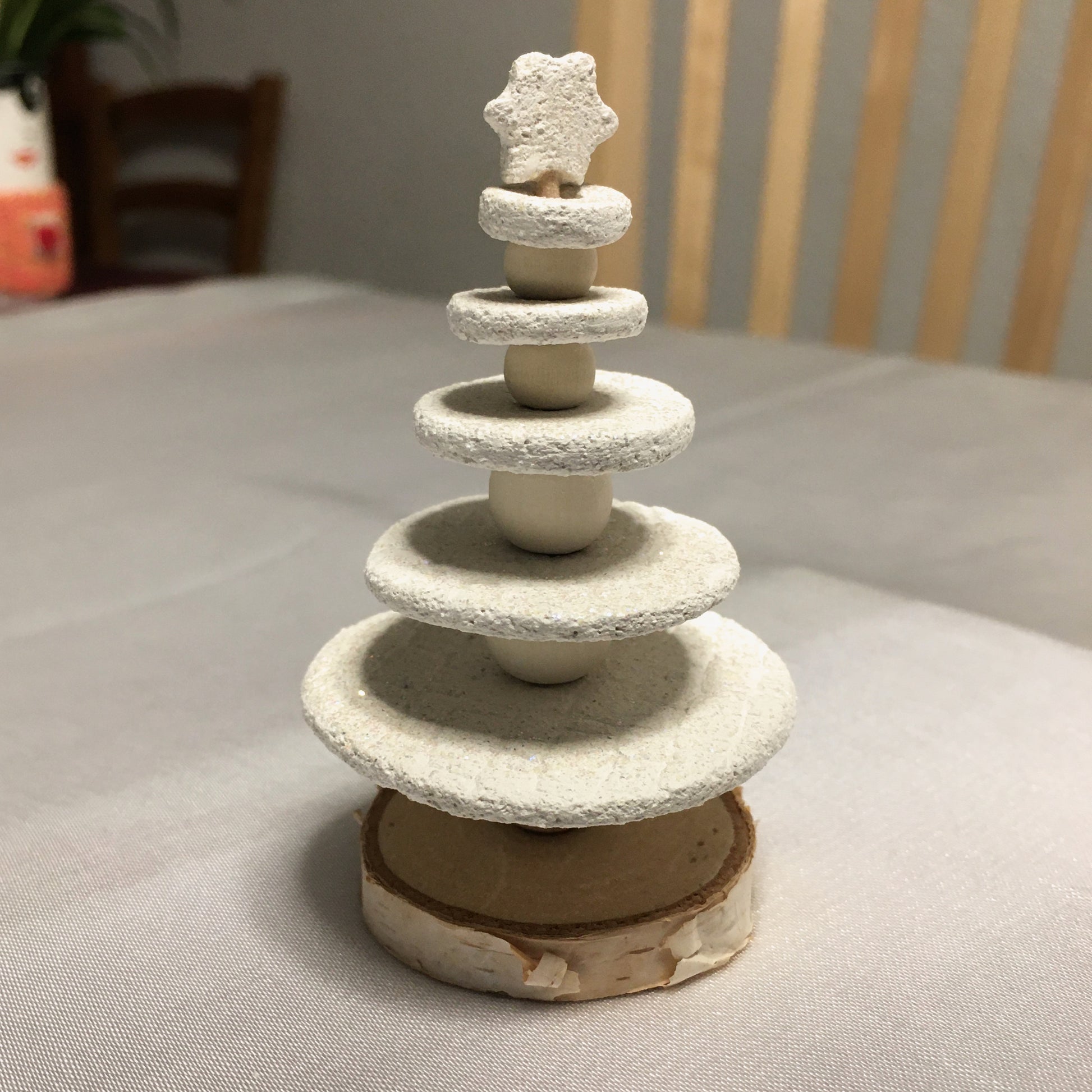 Petit sapin blanc ronds