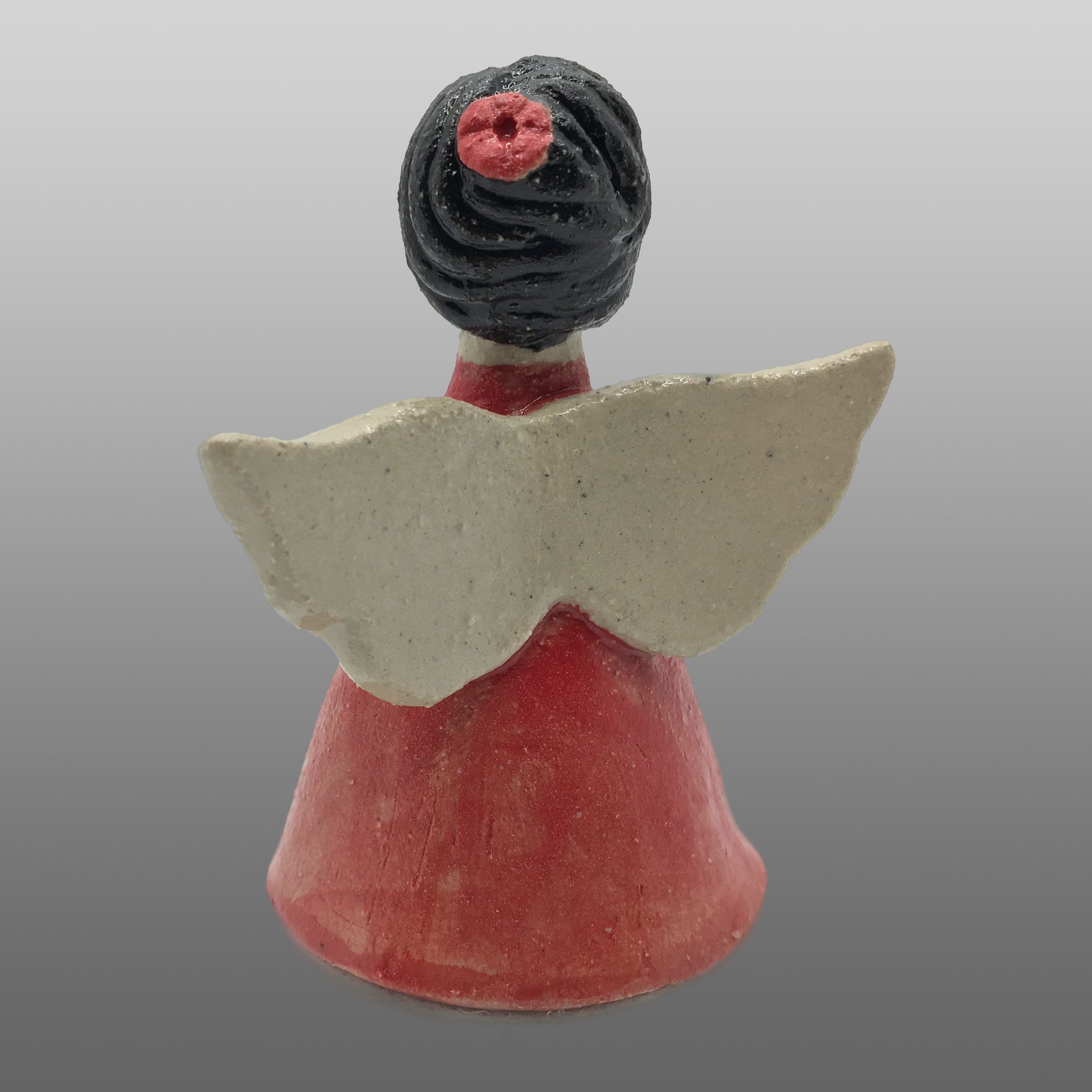 Ange fée cheveux noirs robe rouge