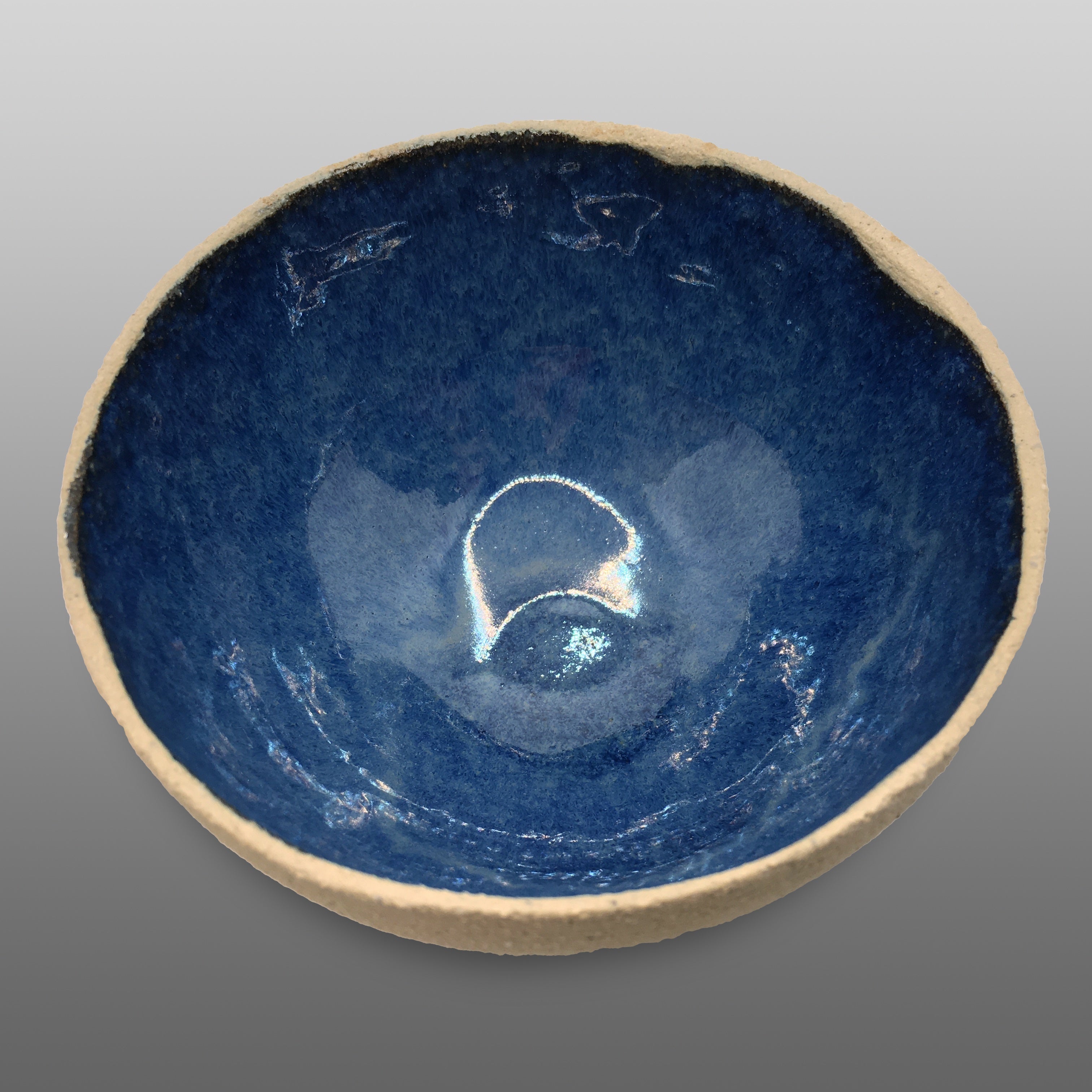 Grande coupelle écrue émaillée bleu sidéral
