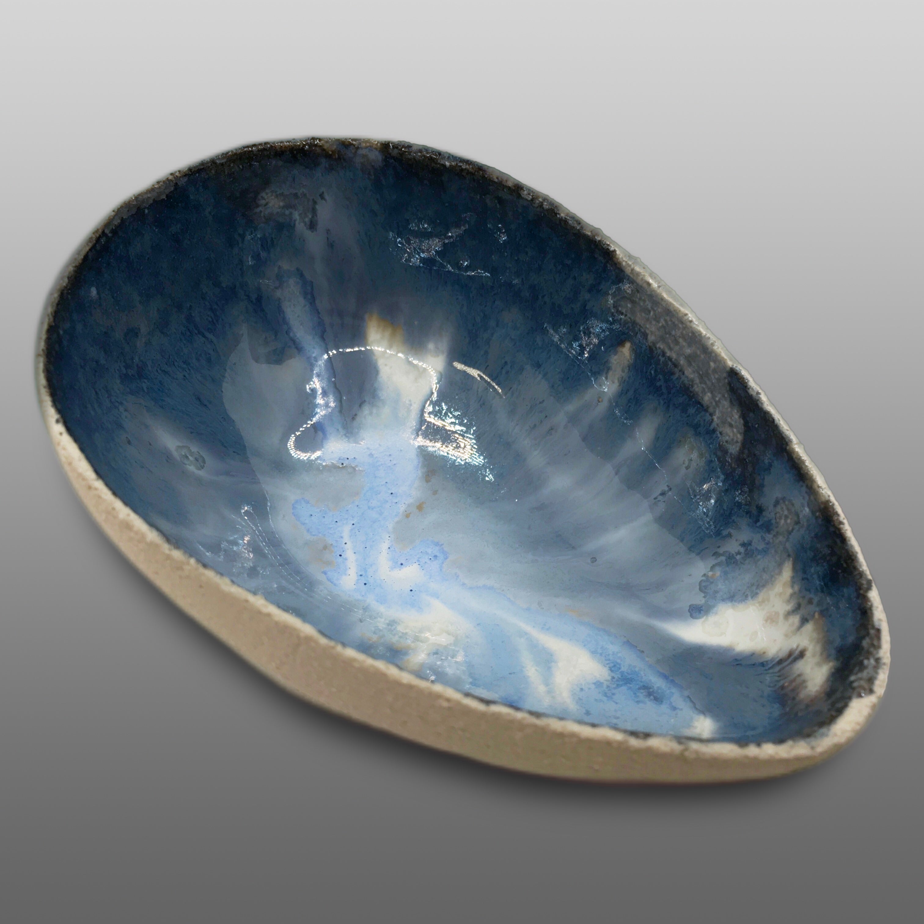Coupelle forme avocat écrue émaillée bleu blanc fondus