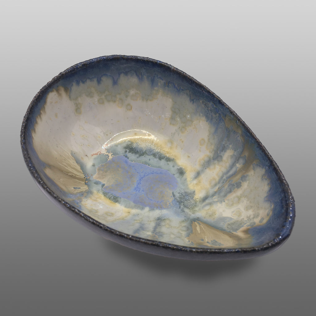 Coupelle forme avocat écrue émaillée bleus bronze cristallisé