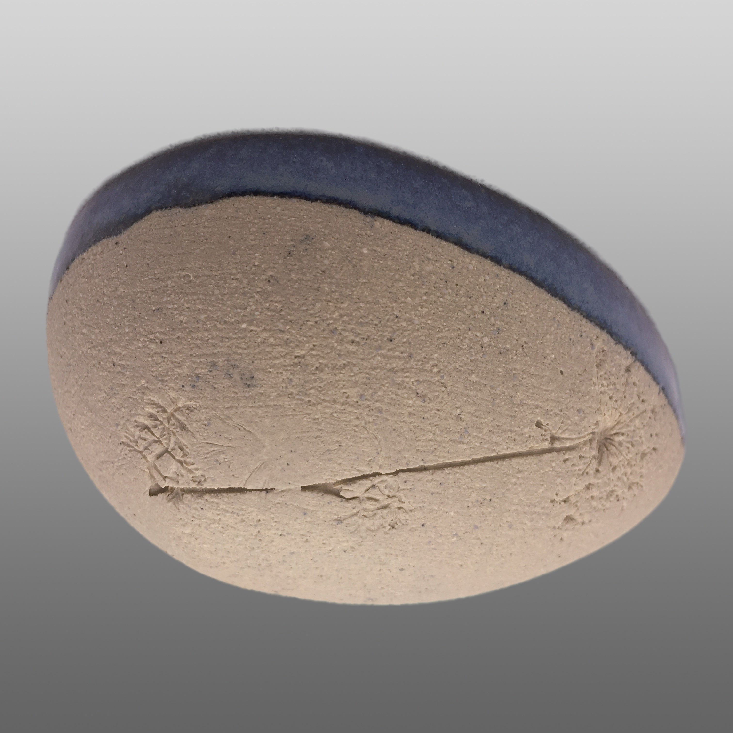 Coupelle forme avocat écrue émaillée bleus bronze cristallisé