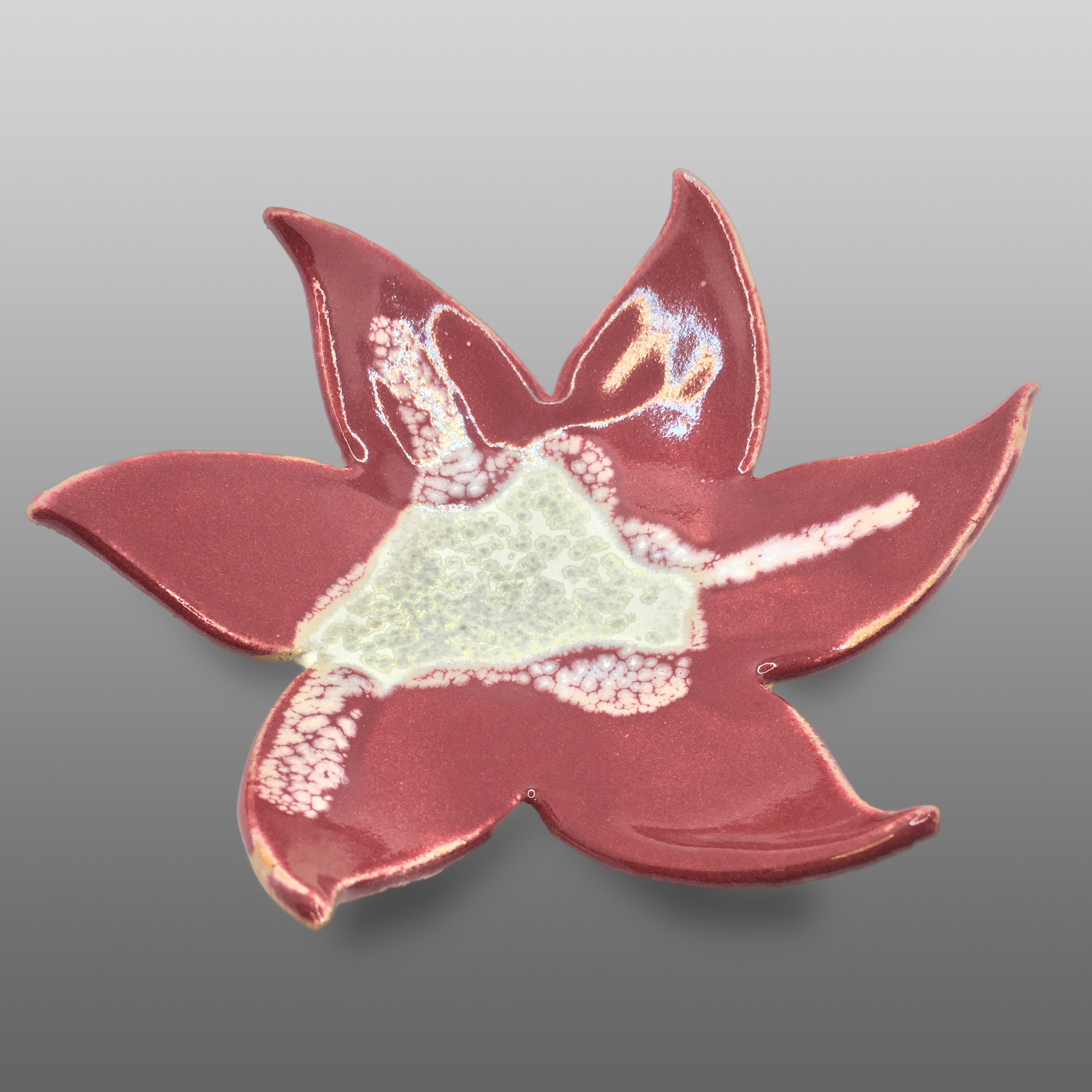 Coupelle fleur émaillée bordeaux blanc